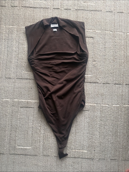 Aritzia Tops - Aritzia Brown Ruched Sleeveless Bodysuit